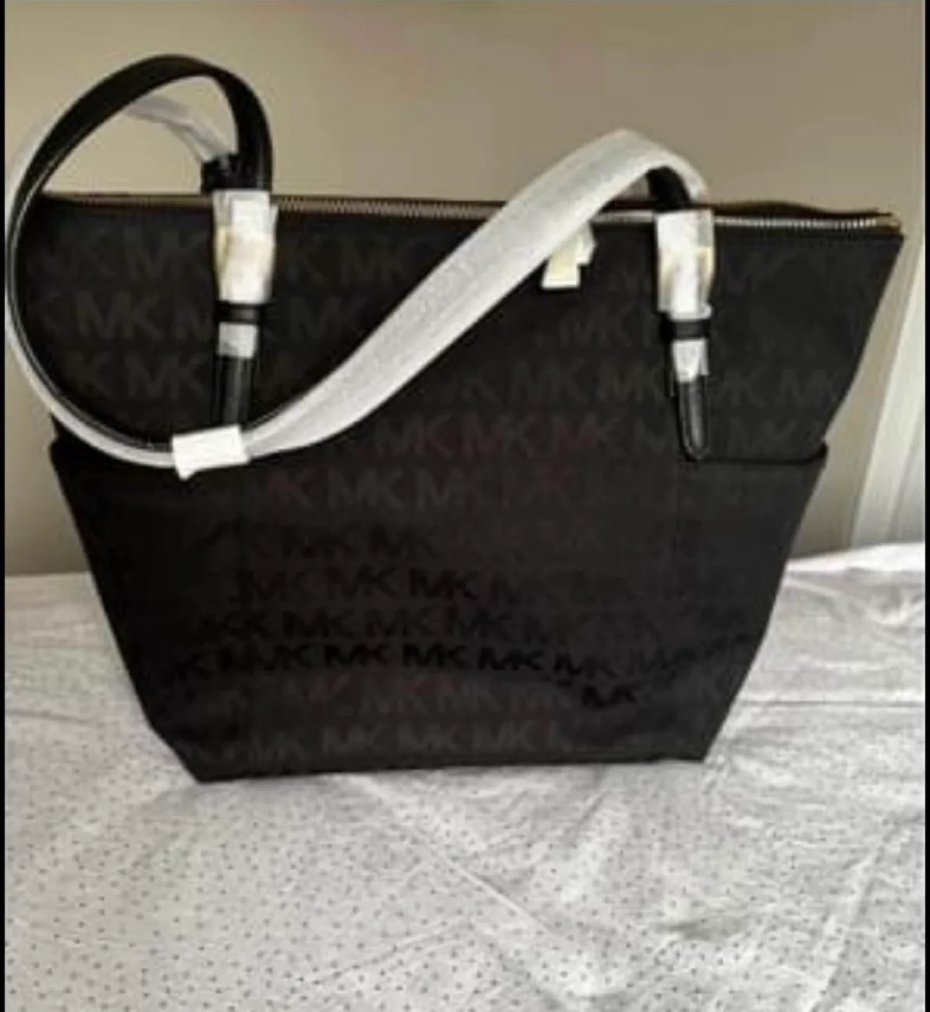 Michael Kors Black Tote Bag image indicator(2)
