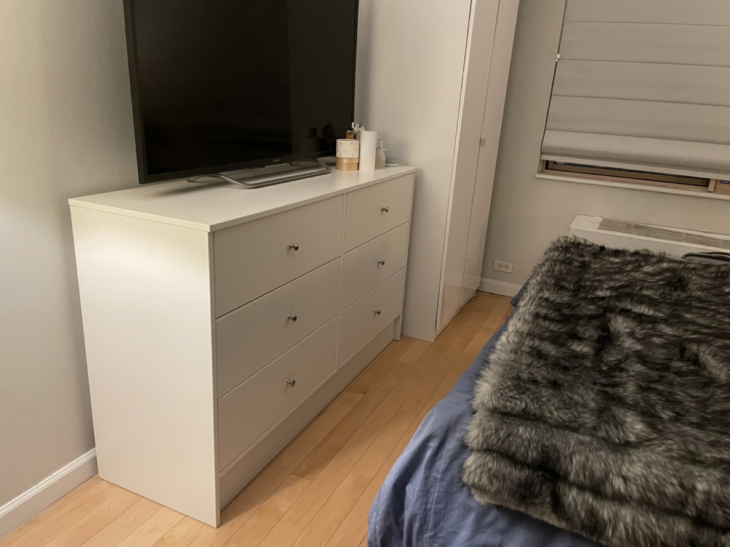 White 6 Drawer Dresser - photo 2