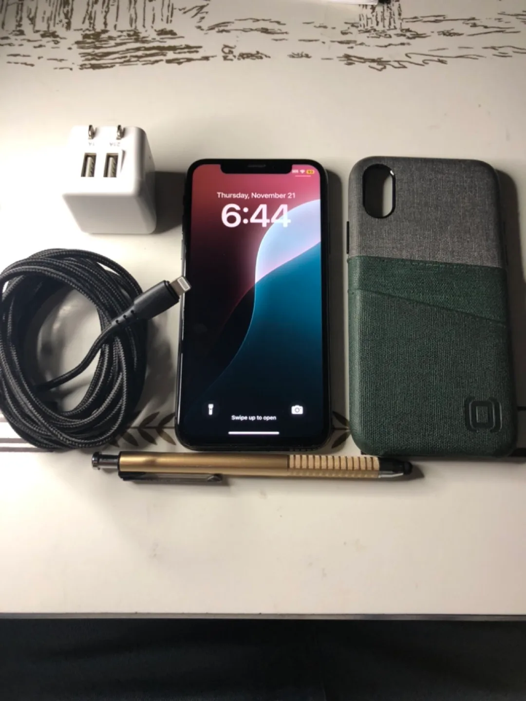 (83%)iPhone Xs - 64GB - Black+Accessories thumbnail
