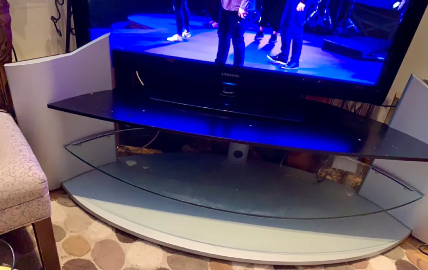 TV Stand with 3 shelves, Curved Glass , can 🚚 image indicator(3)