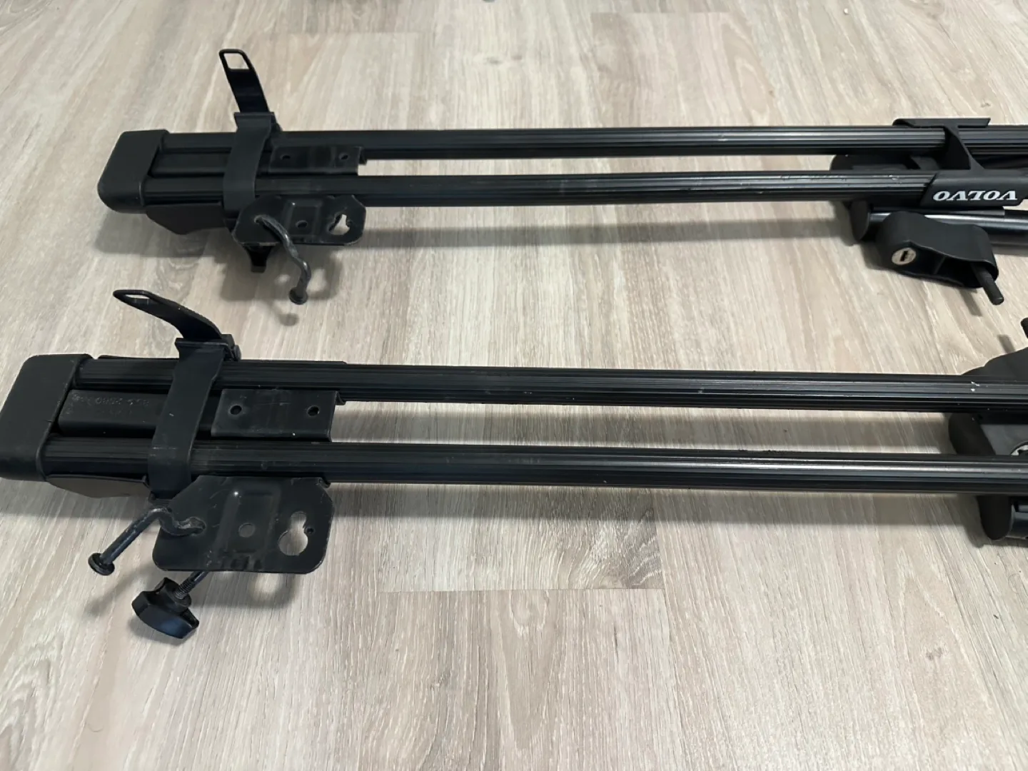 Volvo Upright Roof Bike Rack image indicator(5)