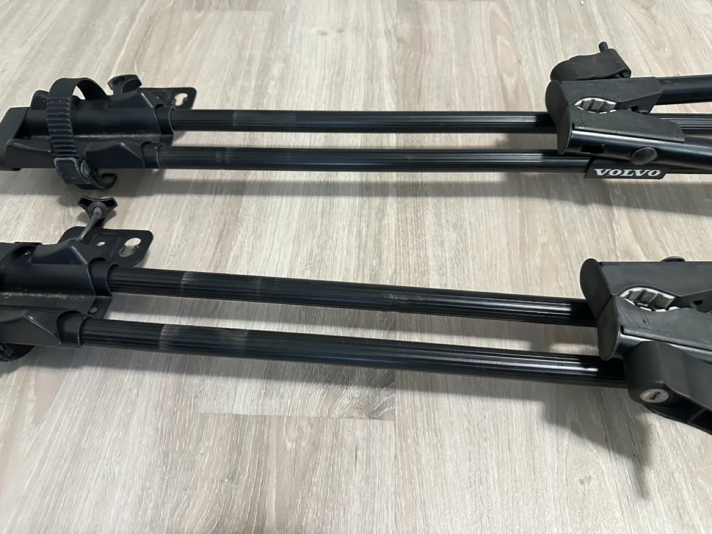 Volvo Upright Roof Bike Rack image indicator(3)