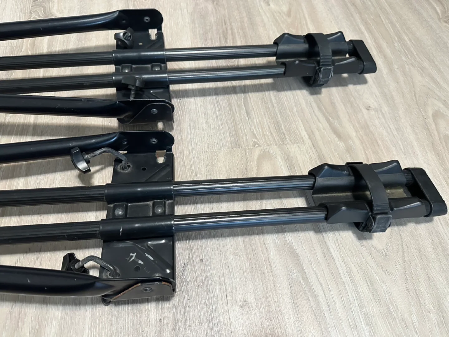 Volvo Upright Roof Bike Rack image indicator(4)