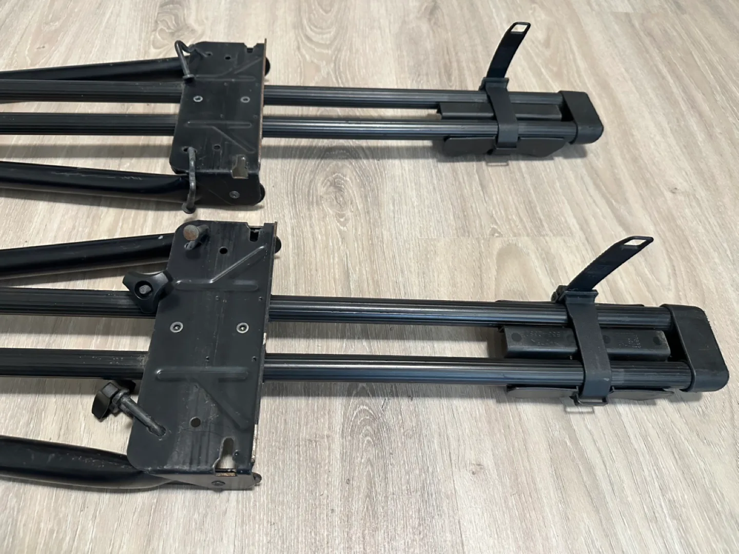 Volvo Upright Roof Bike Rack image indicator(6)