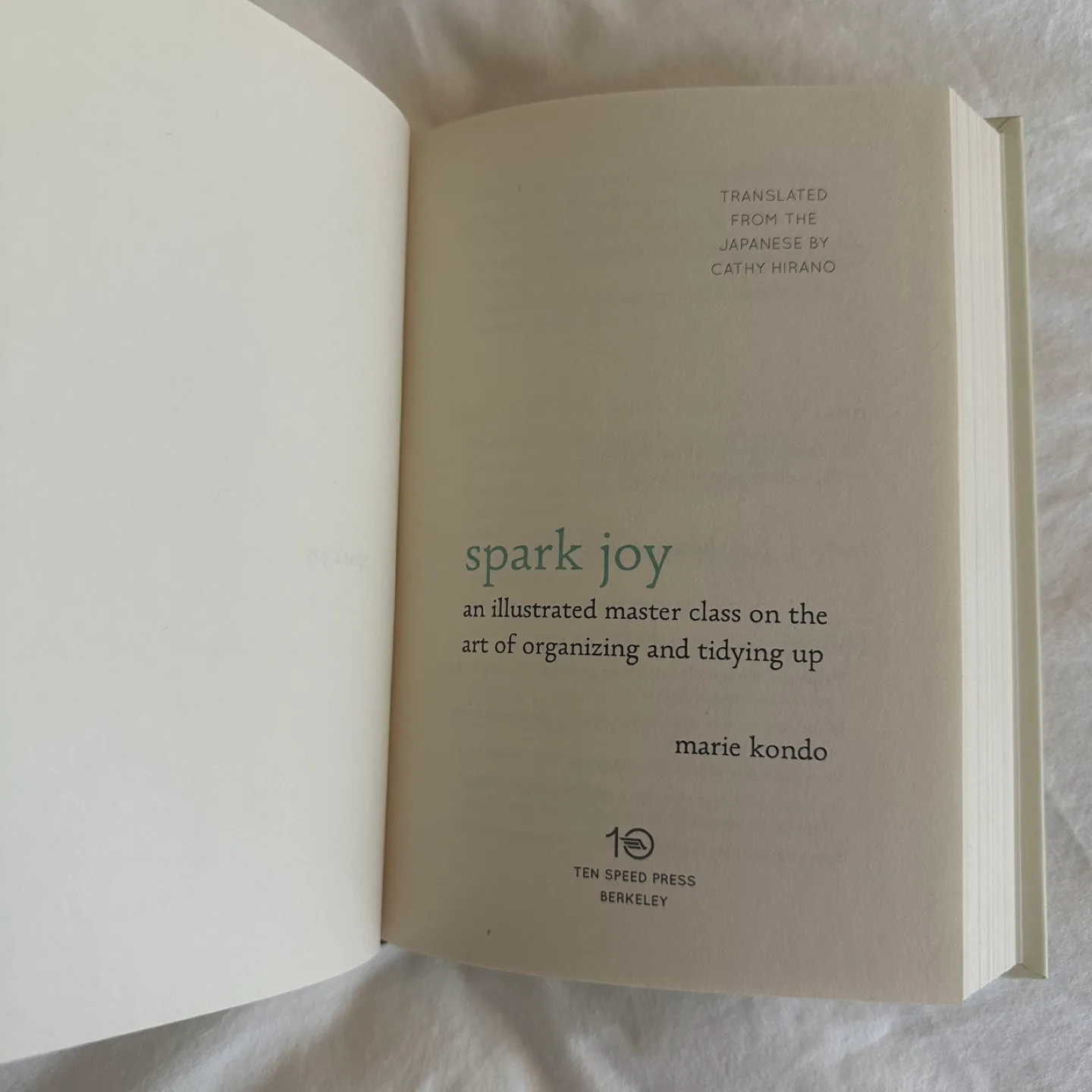 BOOK: 📕 MARIE KONDO Spark Joy | the Art of Organizing image indicator(8)