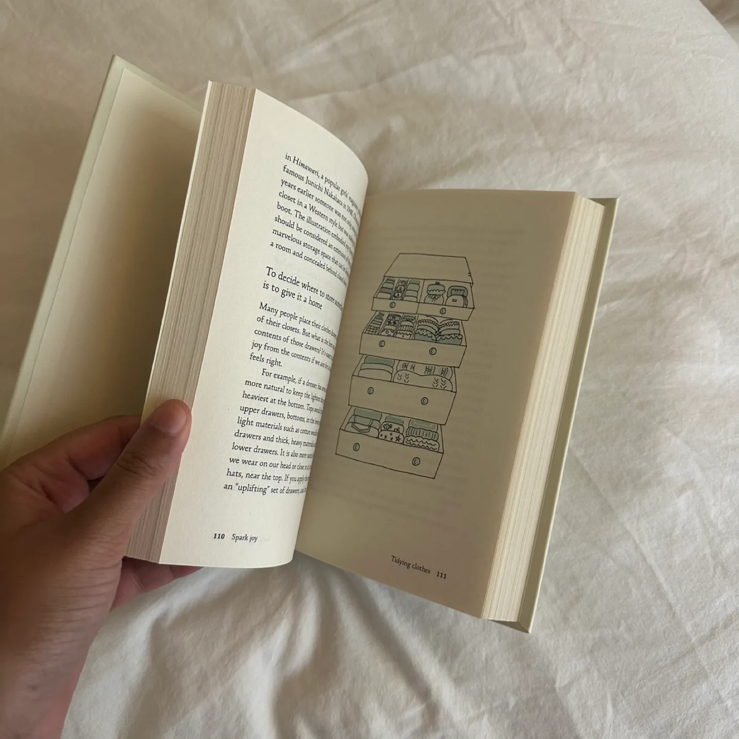 BOOK: 📕 MARIE KONDO Spark Joy | the Art of Organizing image indicator(7)