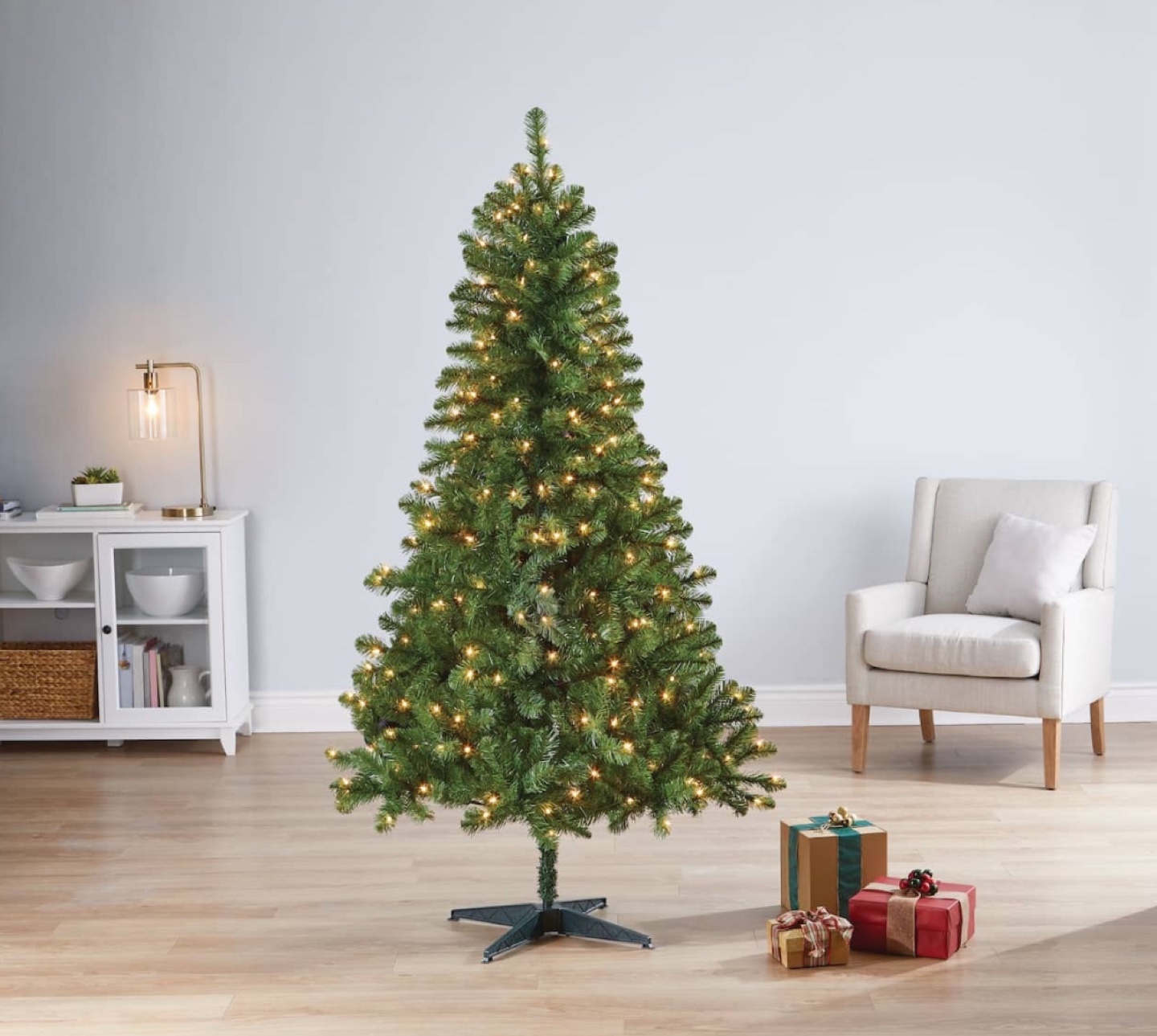 6.5 ft Pre-Lit Artificial Christmas Tree - photo 5