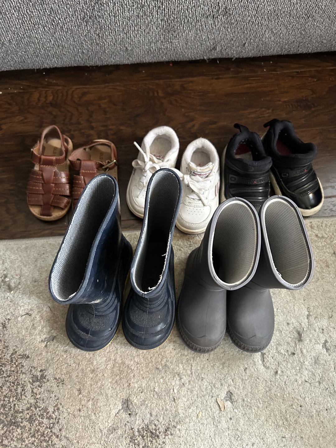 Set of 6 kids shoes