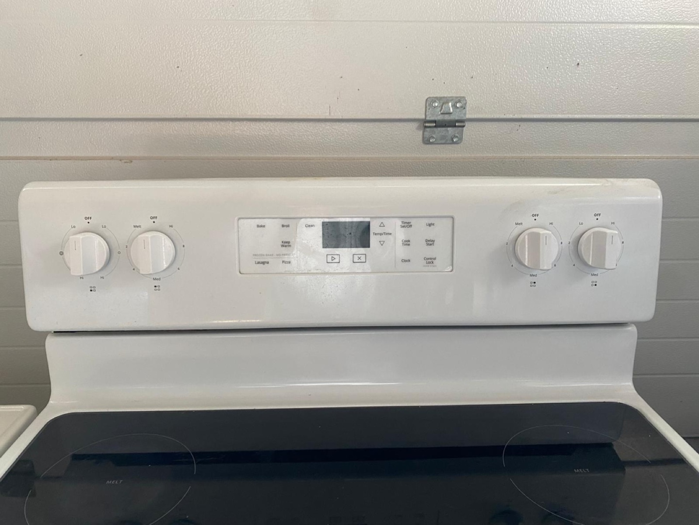 White Whirlpool Electric Stove - photo 3