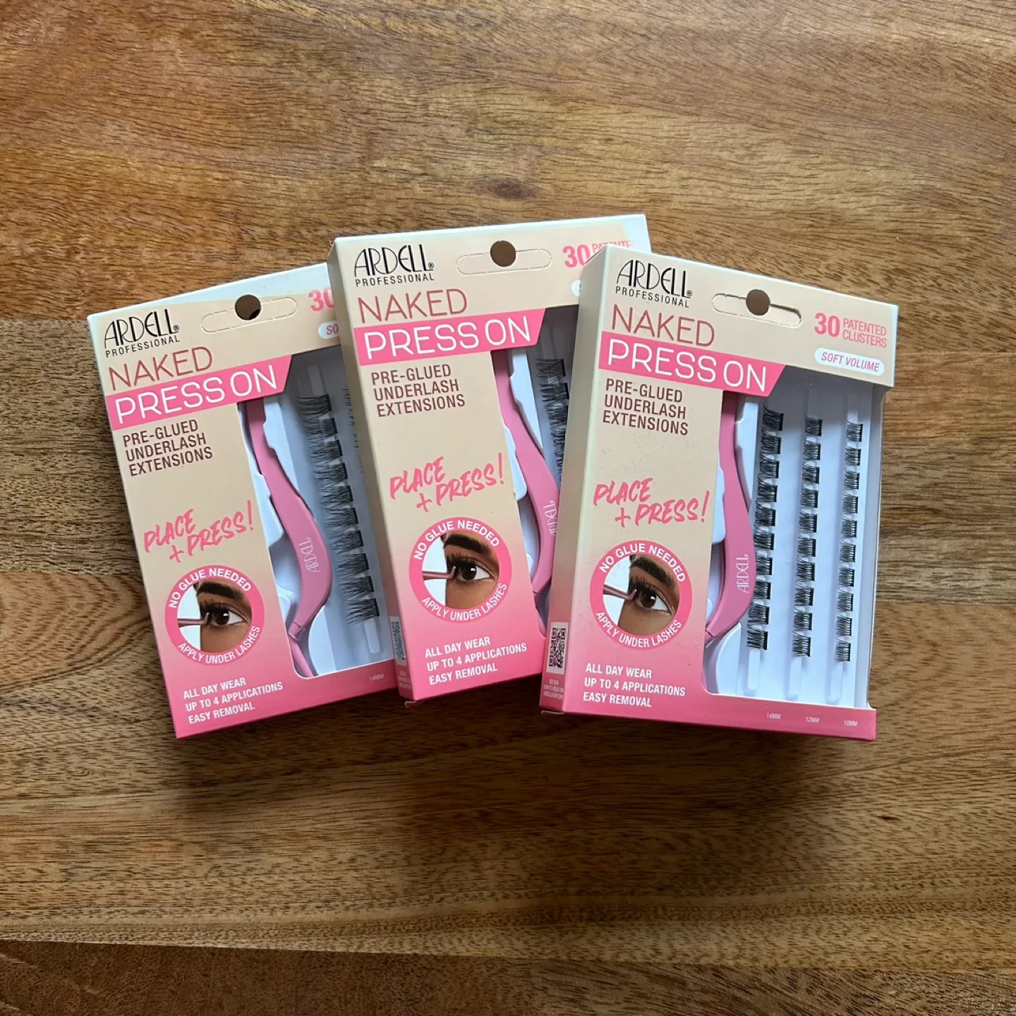 Ardell Lash & Nail bundle image indicator(2)