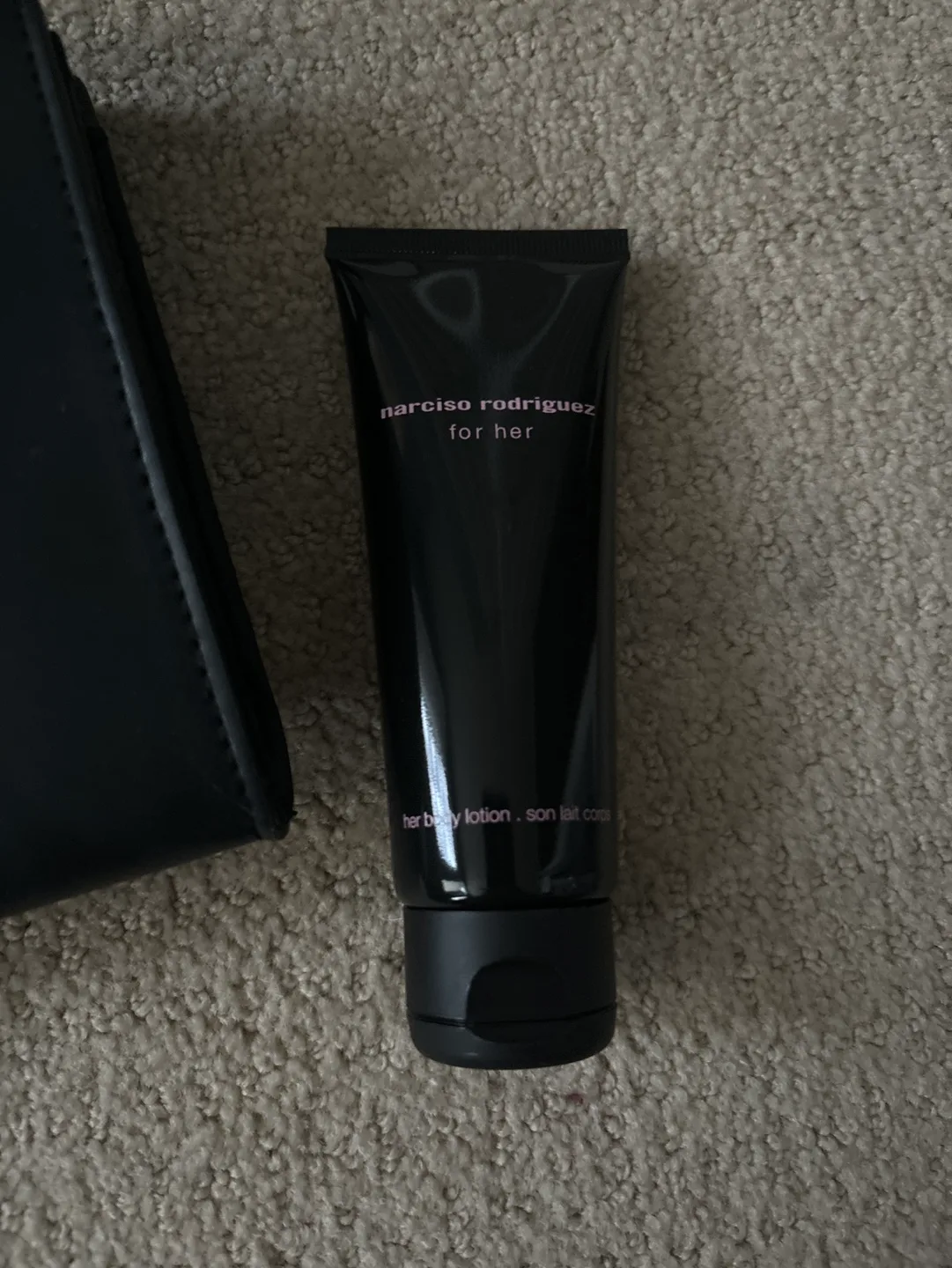 Narciso Rodriguez for Her Body Lotion and bag image indicator(2)
