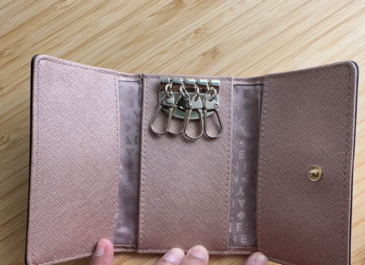 Kate Spade Key Ring Holder image indicator(5)