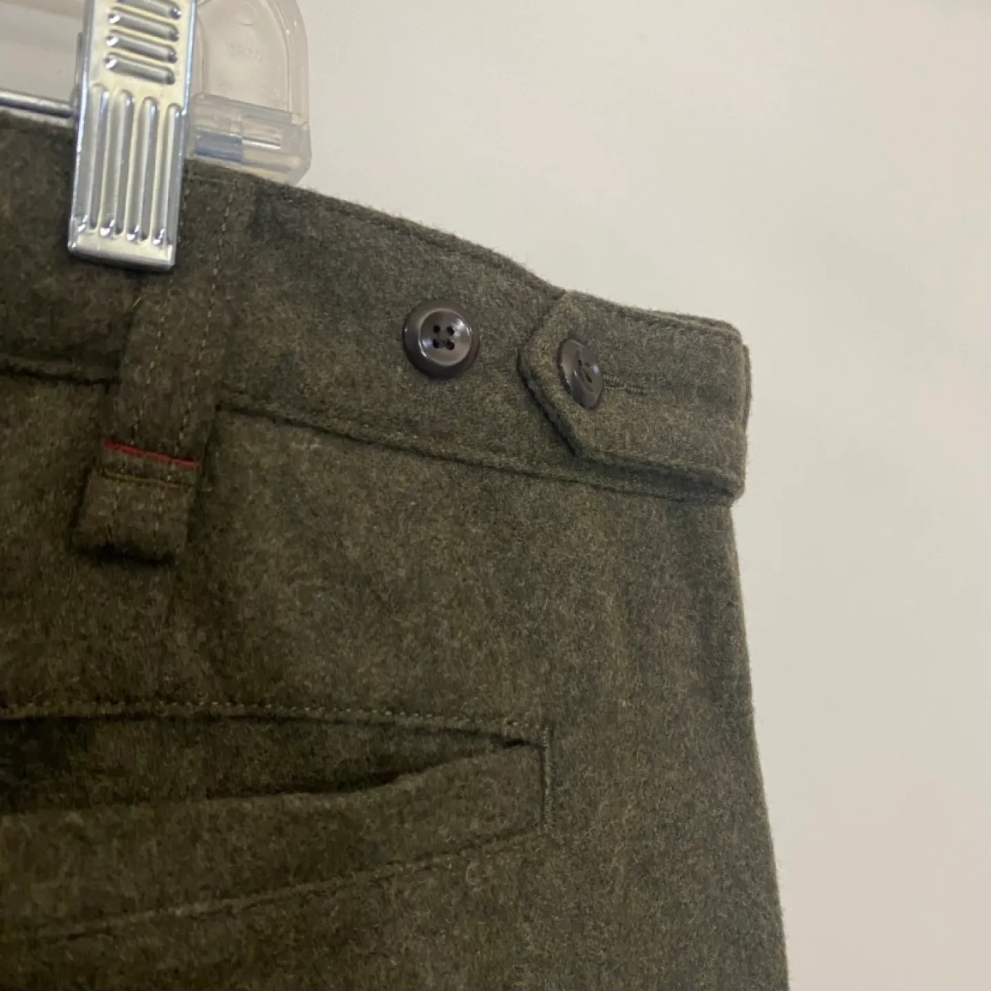 Banana Republic Tapered Fit Cargo Pants Size 38 image indicator(3)