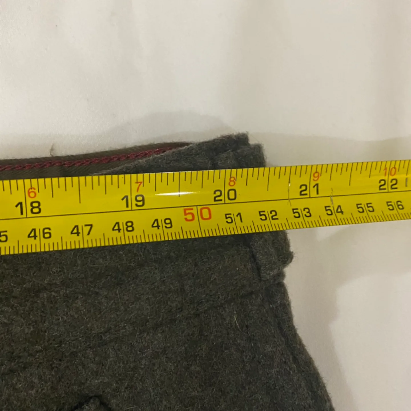 Banana Republic Tapered Fit Cargo Pants Size 38 image indicator(8)