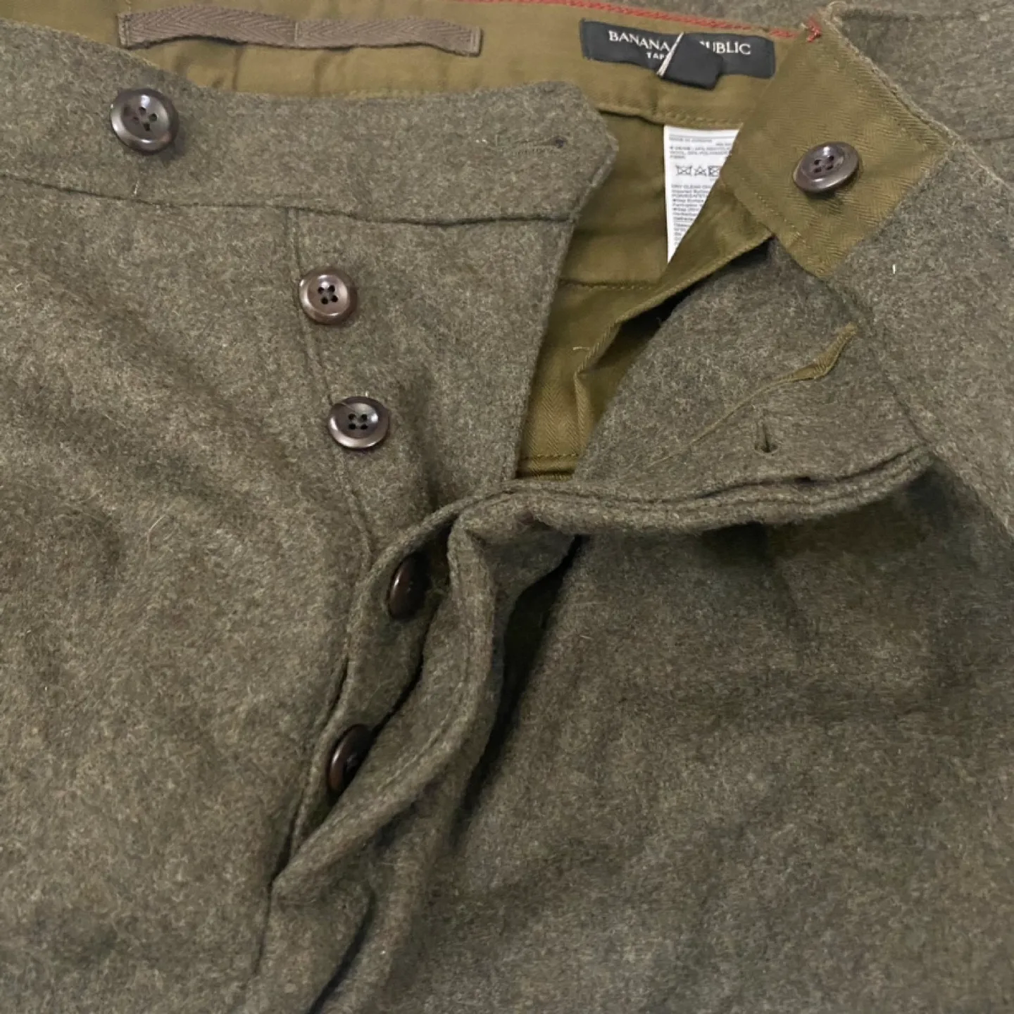 Banana Republic Tapered Fit Cargo Pants Size 38 image indicator(5)