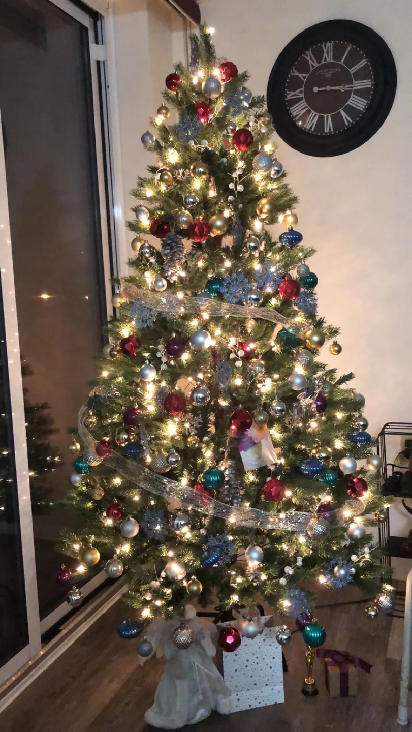 Noma 6.5 ft Artificial Christmas Tree image indicator(2)