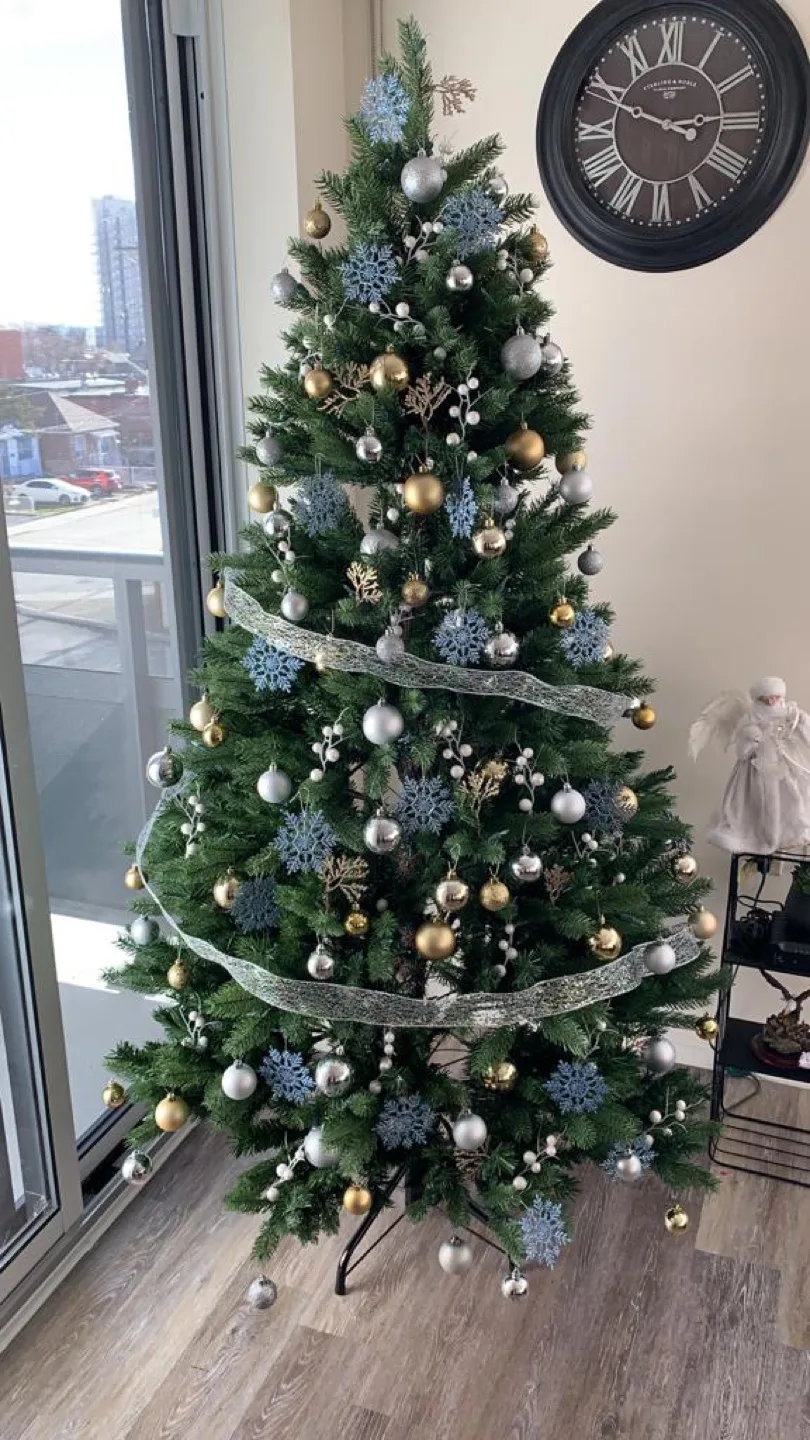 Noma 6.5 ft Artificial Christmas Tree image indicator(6)