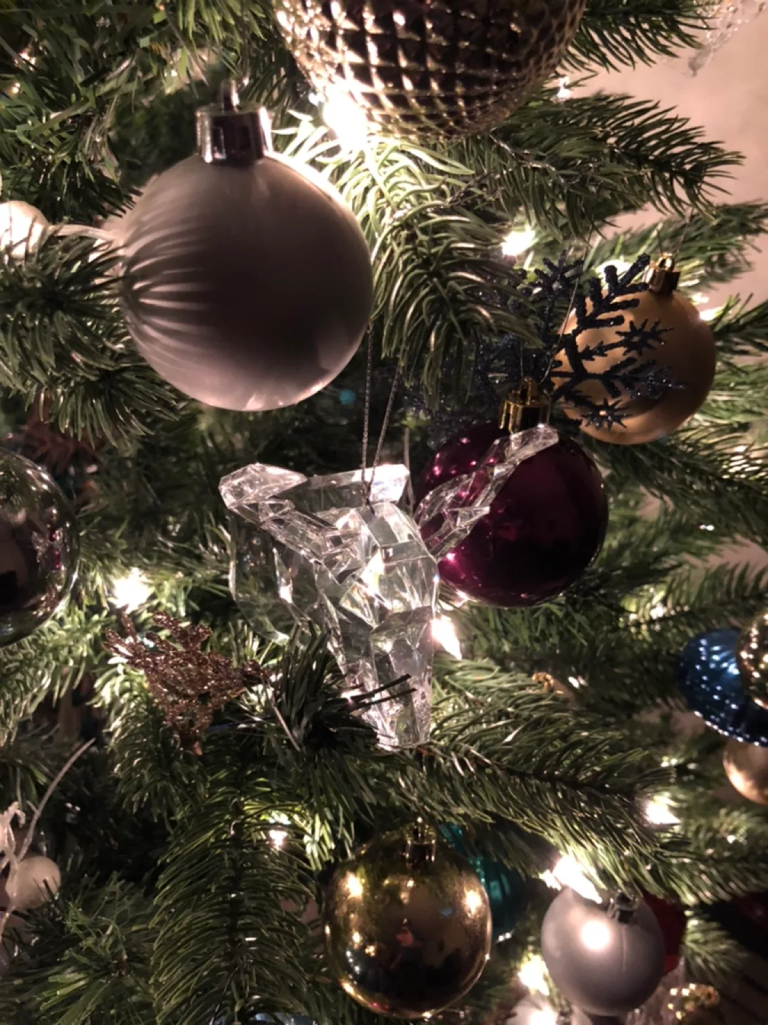 Noma 6.5 ft Artificial Christmas Tree image indicator(4)