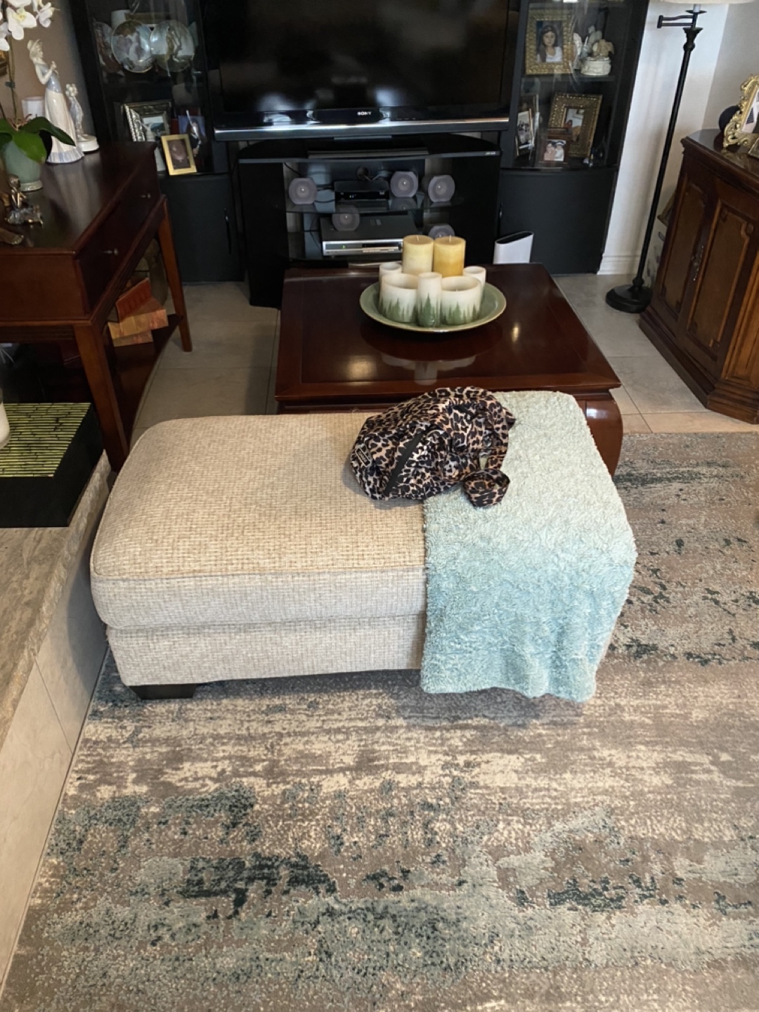 Beige 3 seat Sofa  , love seat & ottoman - photo 3