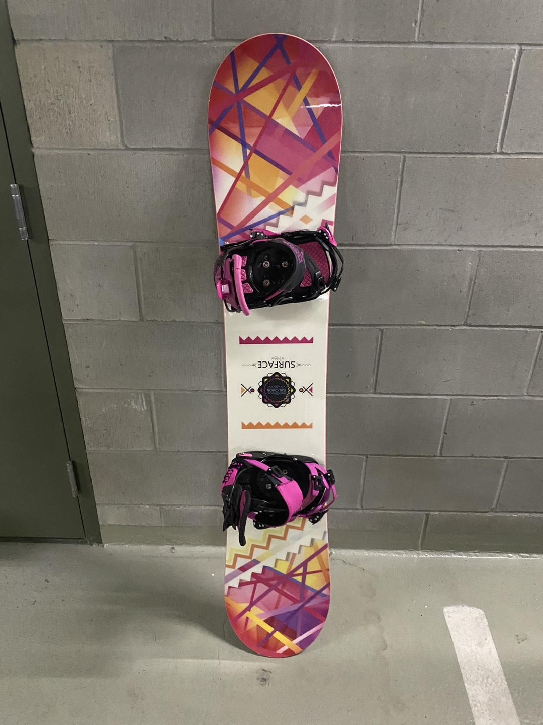 Women’s Salomon snowboard with boots sz6, bindings, bag - photo 3