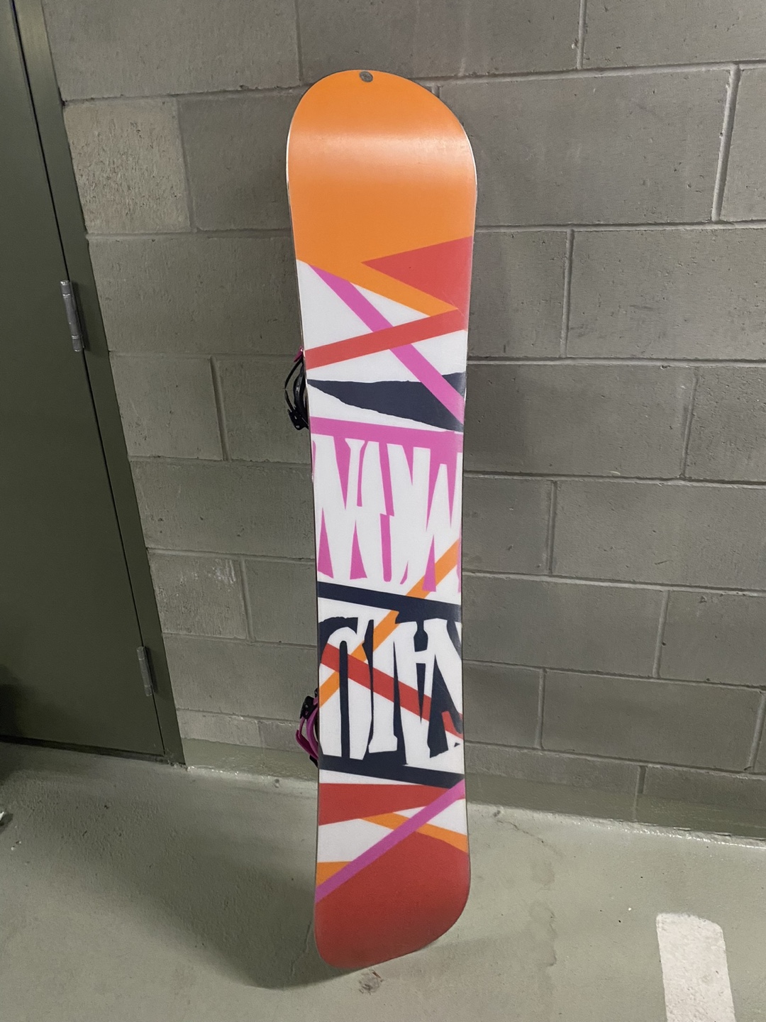 Women’s Salomon snowboard with boots sz6, bindings, bag - photo 4