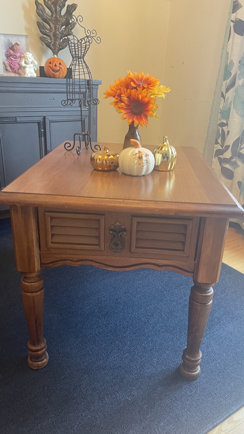 Vintage End Table With Drawer Check mor picture