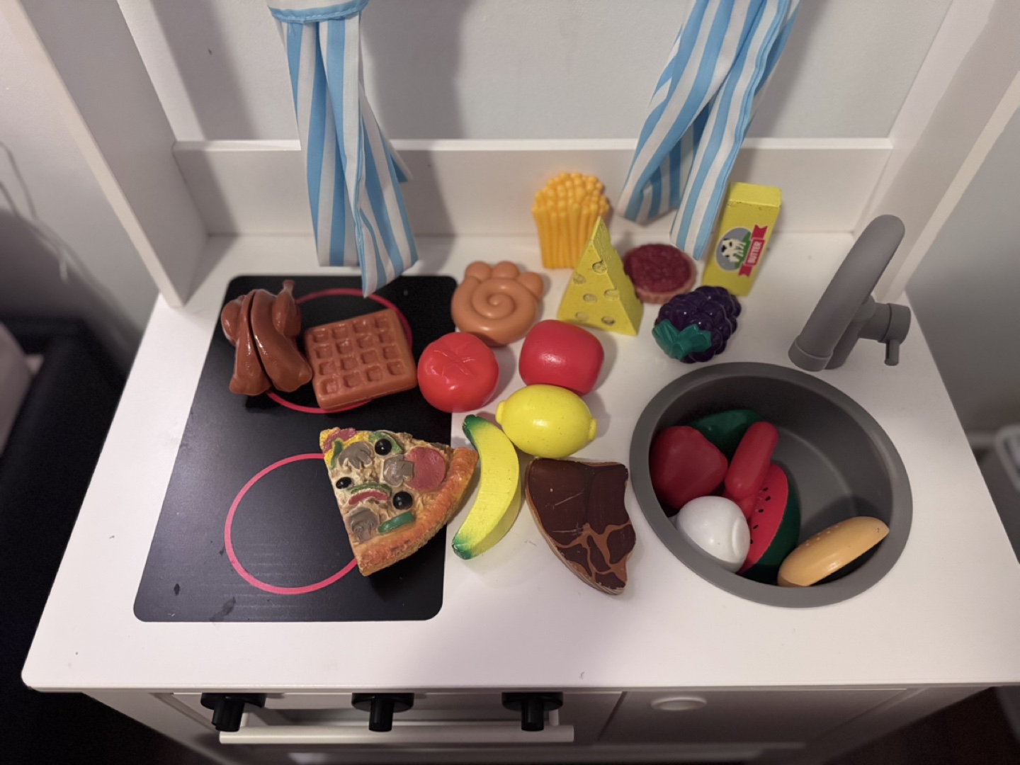 Kid's Play Kitchen