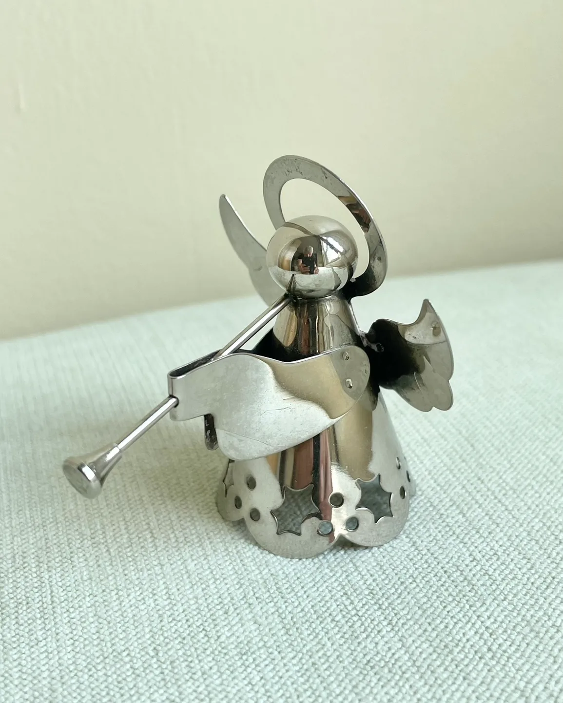 SILVER PLATE ANGEL WITH TRUMPET - CHRISTMAS ORNAMENT DECORATION image indicator(3)