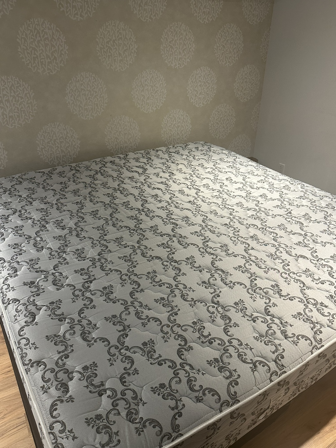 Queen Mattress and Boxspring Set - photo 2