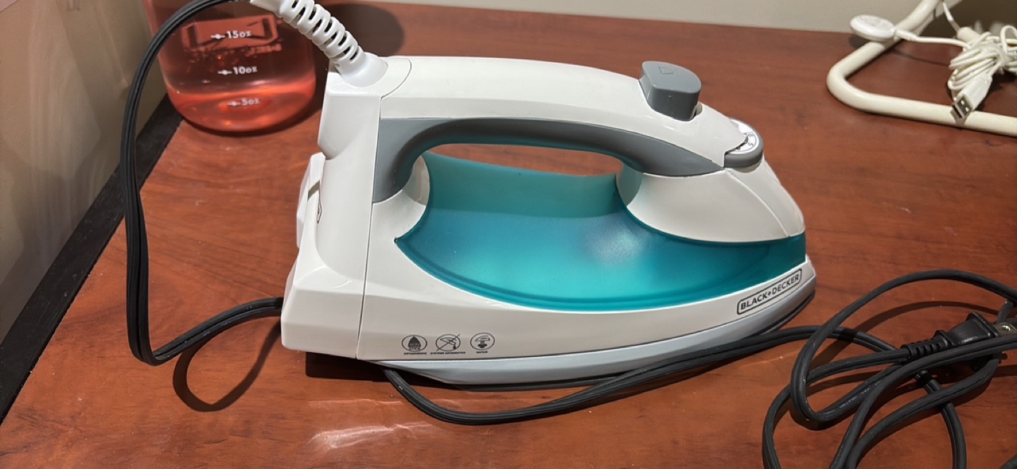 Black+Decker Iron - photo 3