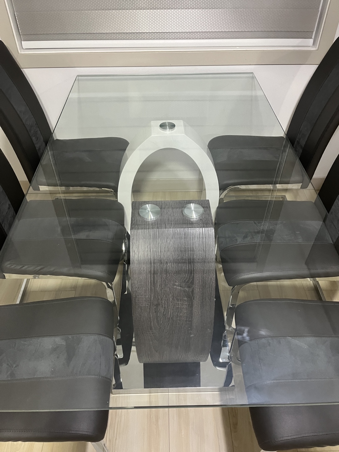 Urgent sale - 7 Piece Dining Set with Glass Top Table - photo 4