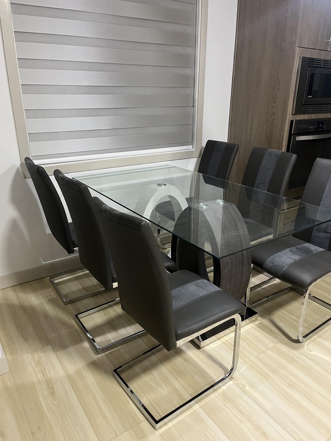 Urgent sale - 7 Piece Dining Set with Glass Top Table - photo 3