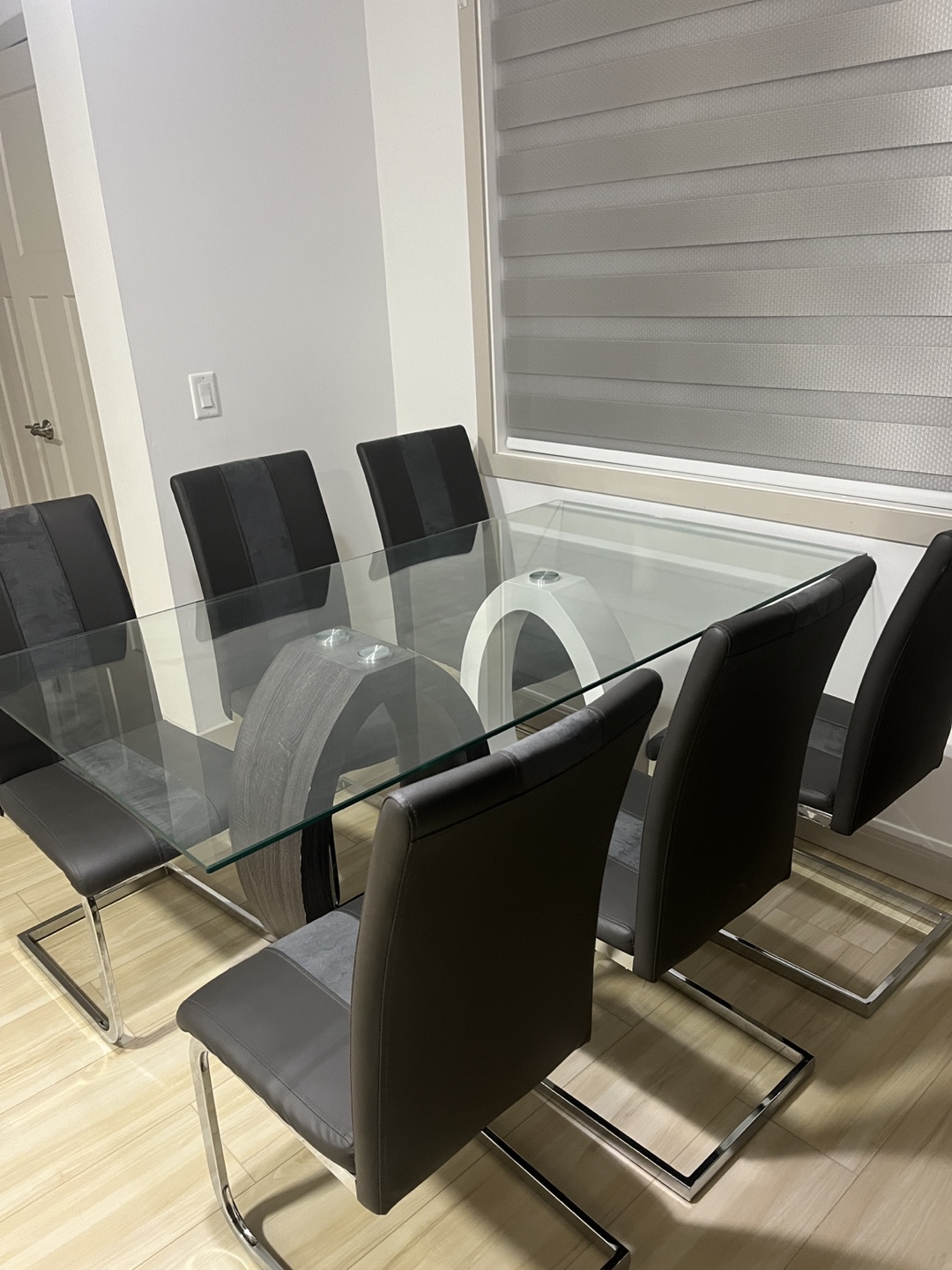 Urgent sale - 7 Piece Dining Set with Glass Top Table - photo 2