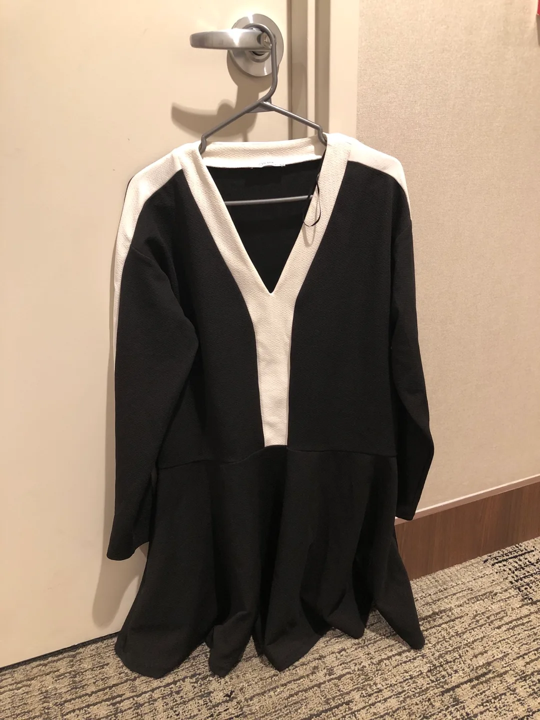 Zara Black and White Dress Size L ( free shipping conditionally) image indicator(4)