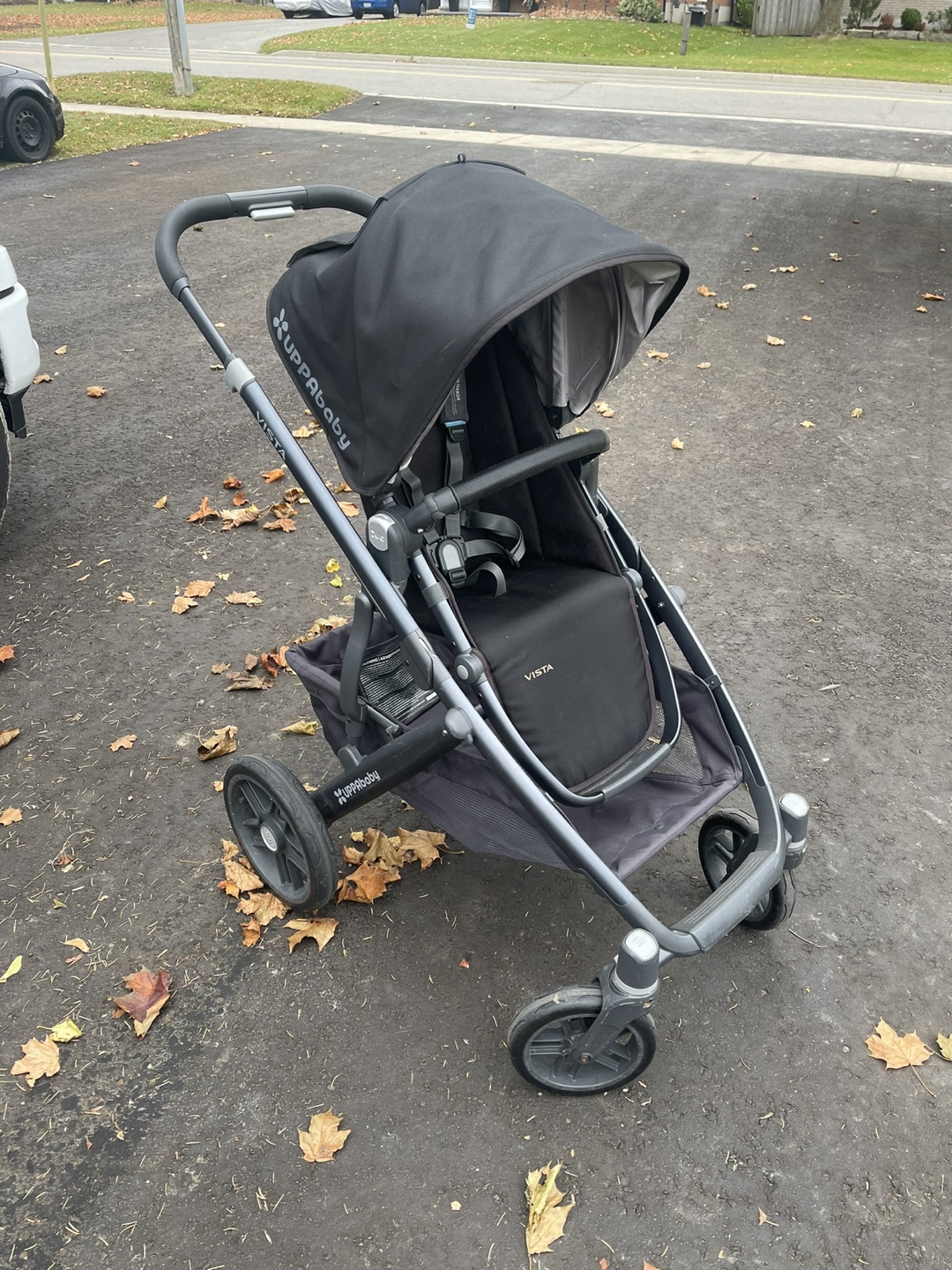 Uppababy Vista Stroller & Bassinet  Black (Jake)