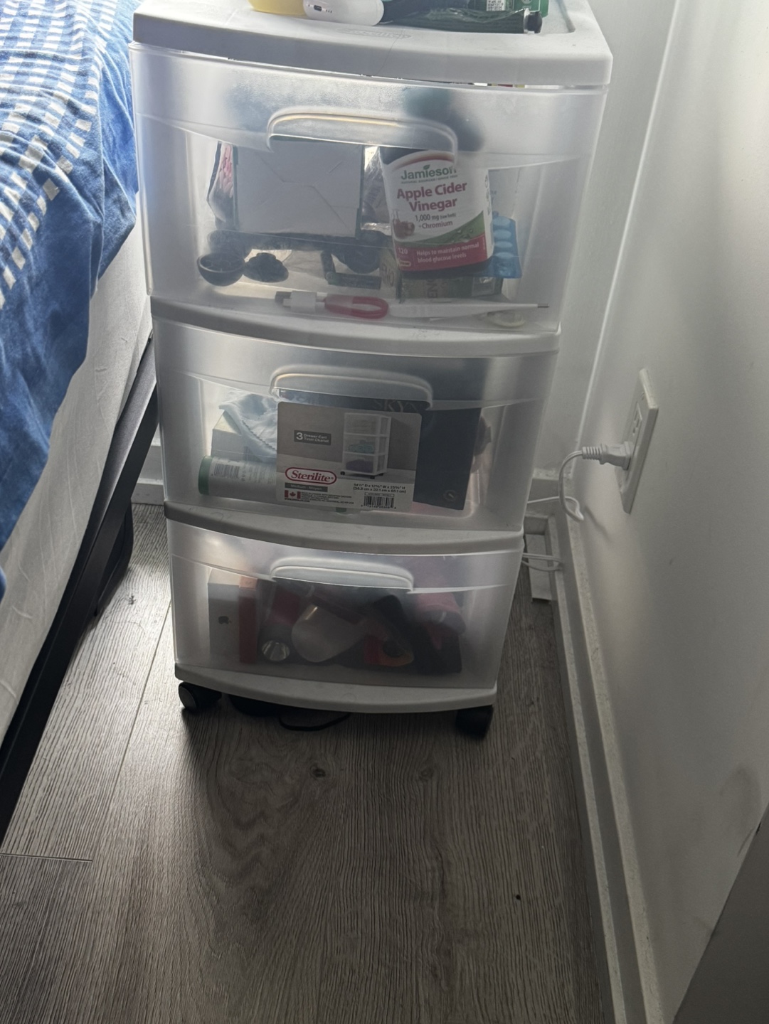 2 carts of Sterilite 3 Drawer Rolling Cart, each for 10$
