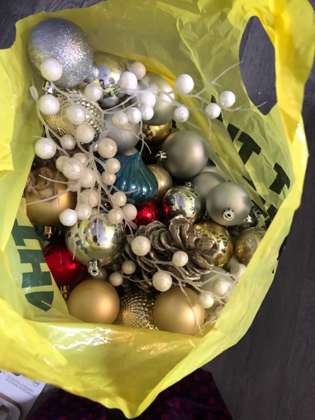 Noma 6.5 ft Artificial Christmas Tree image indicator(9)