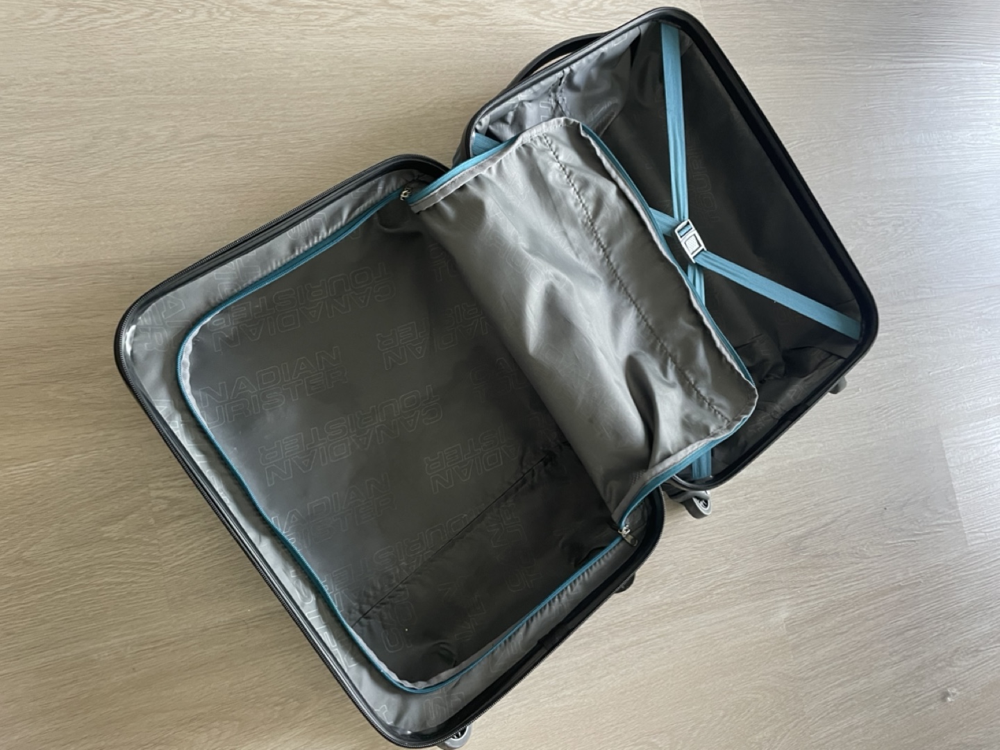 Carry-on Suitcase hard shell - photo 4
