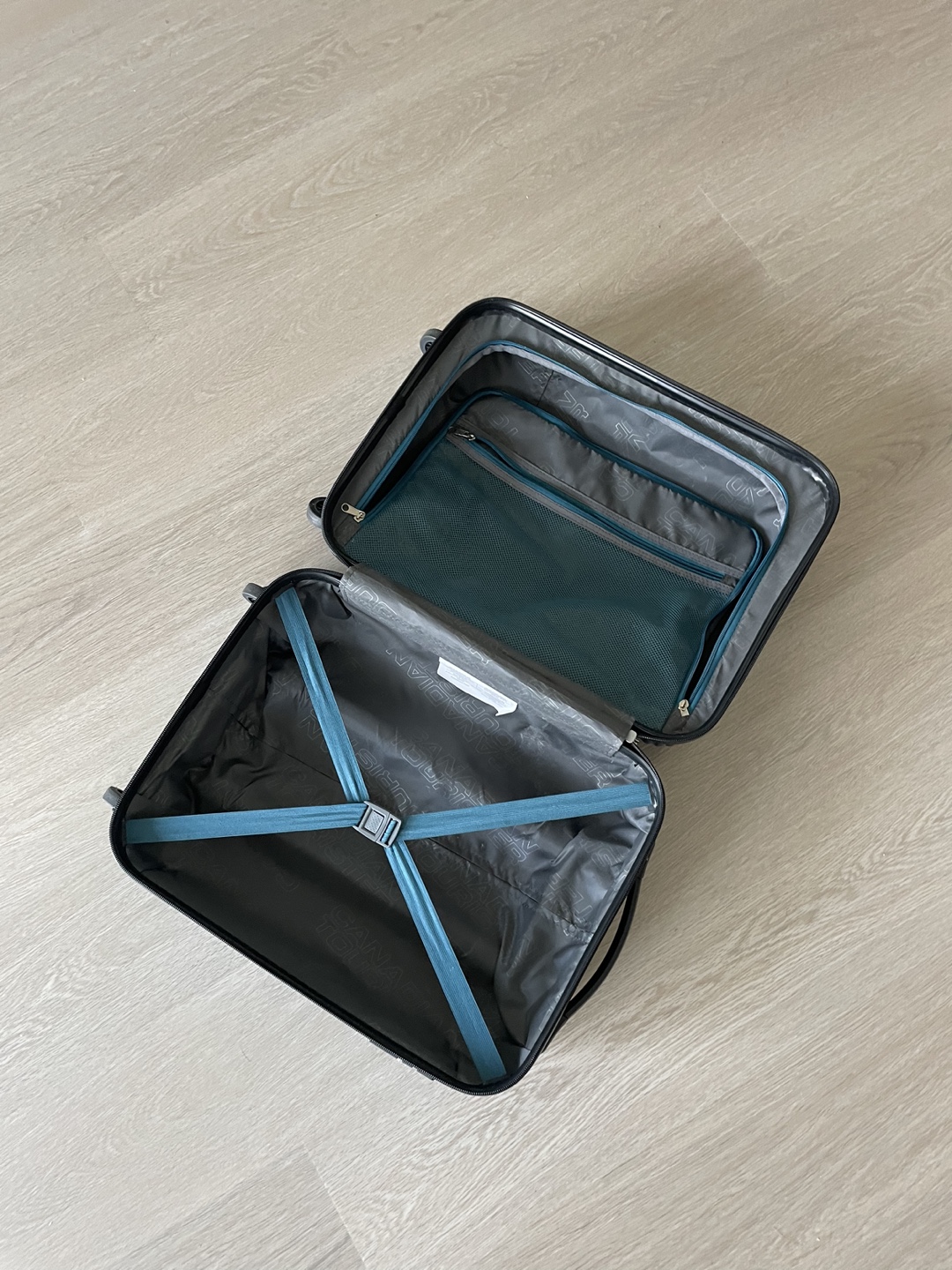 Carry-on Suitcase hard shell - photo 3