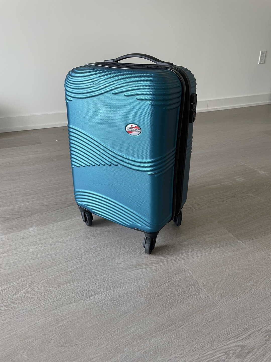 Carry-on Suitcase hard shell