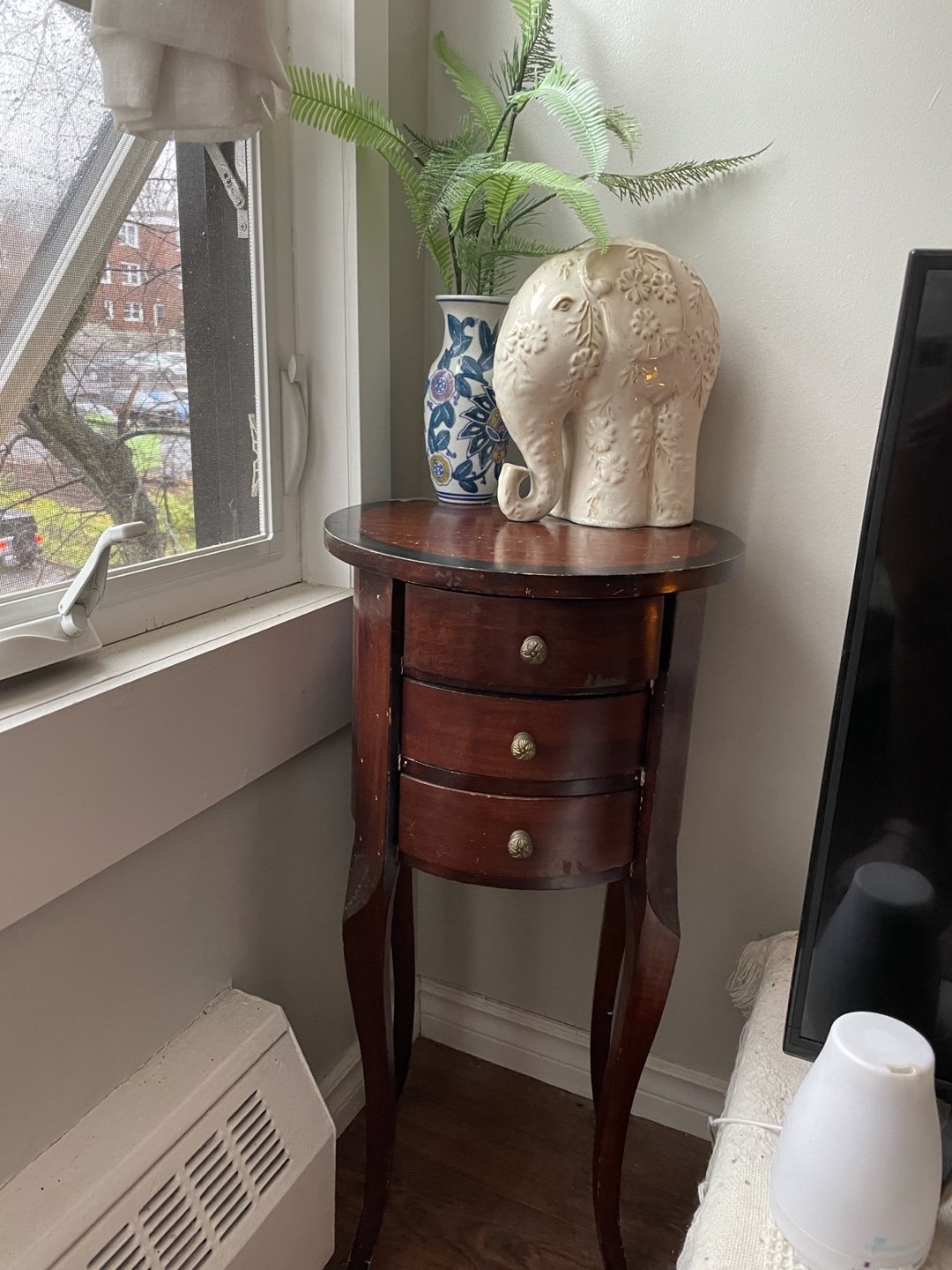 Vintage Round Wooden End Table with 3 Drawers #freecycle