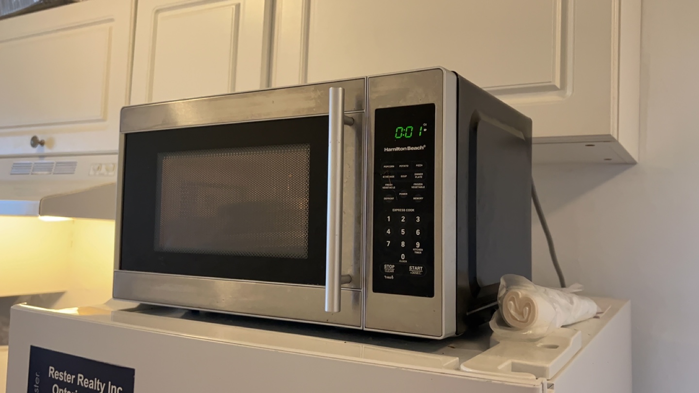 Hamilton Beach Microwave - photo 2