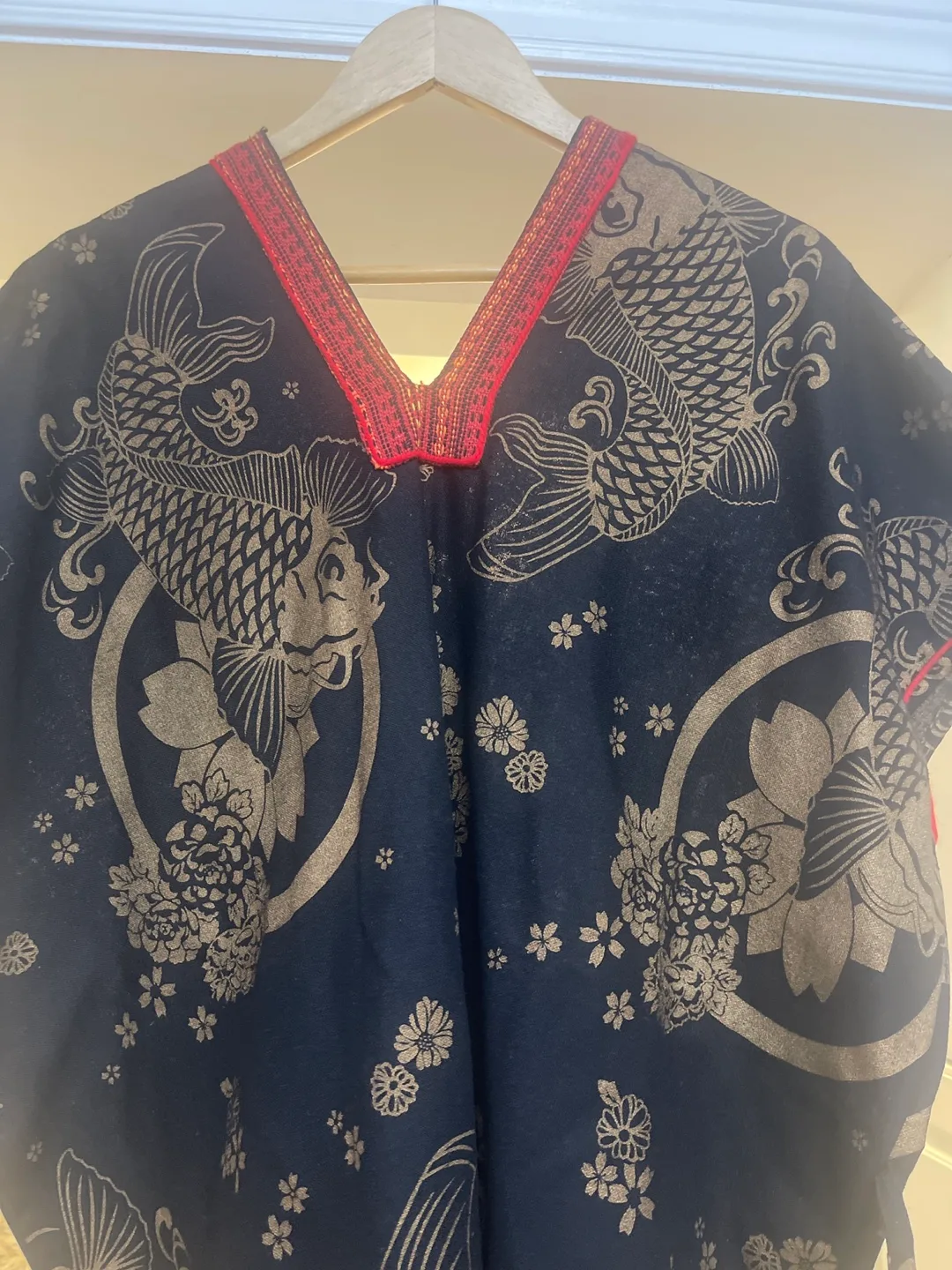 Black & Gold Koi Fish Print Kaftan image indicator(6)