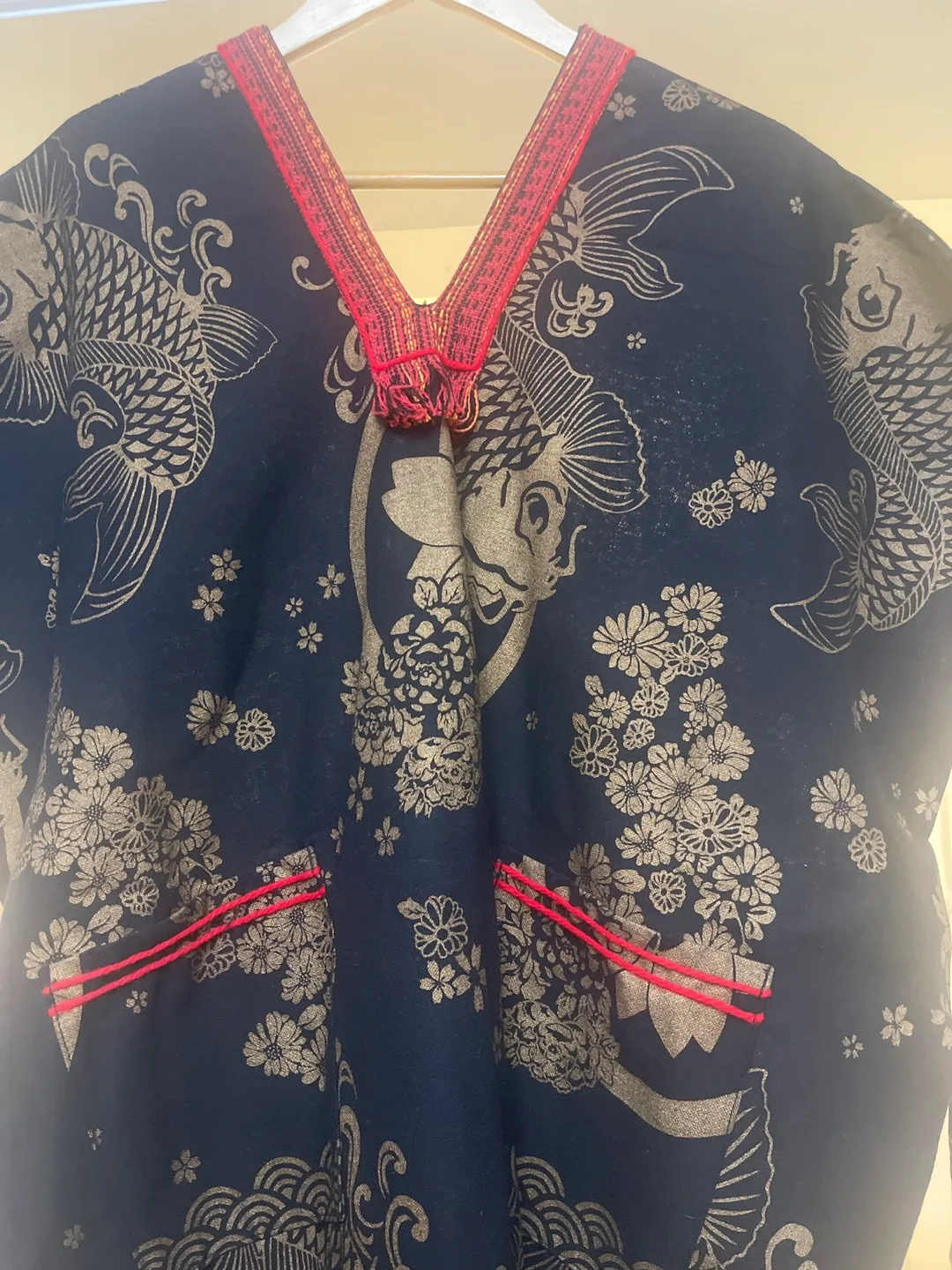 Black & Gold Koi Fish Print Kaftan image indicator(2)