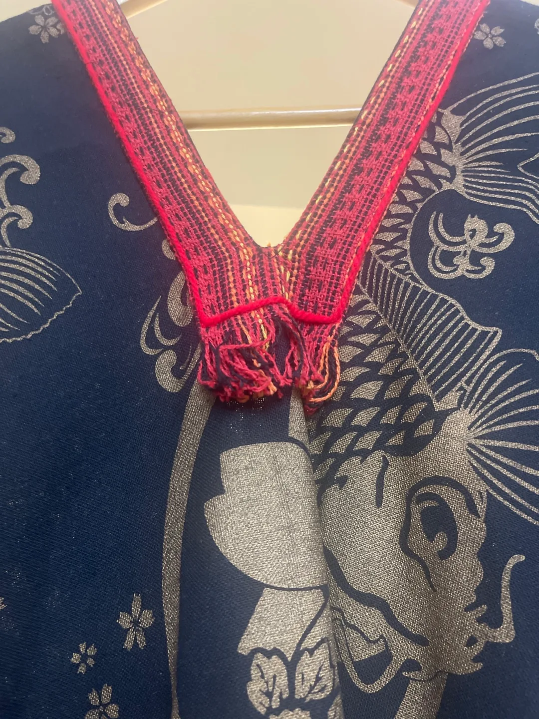 Black & Gold Koi Fish Print Kaftan image indicator(5)