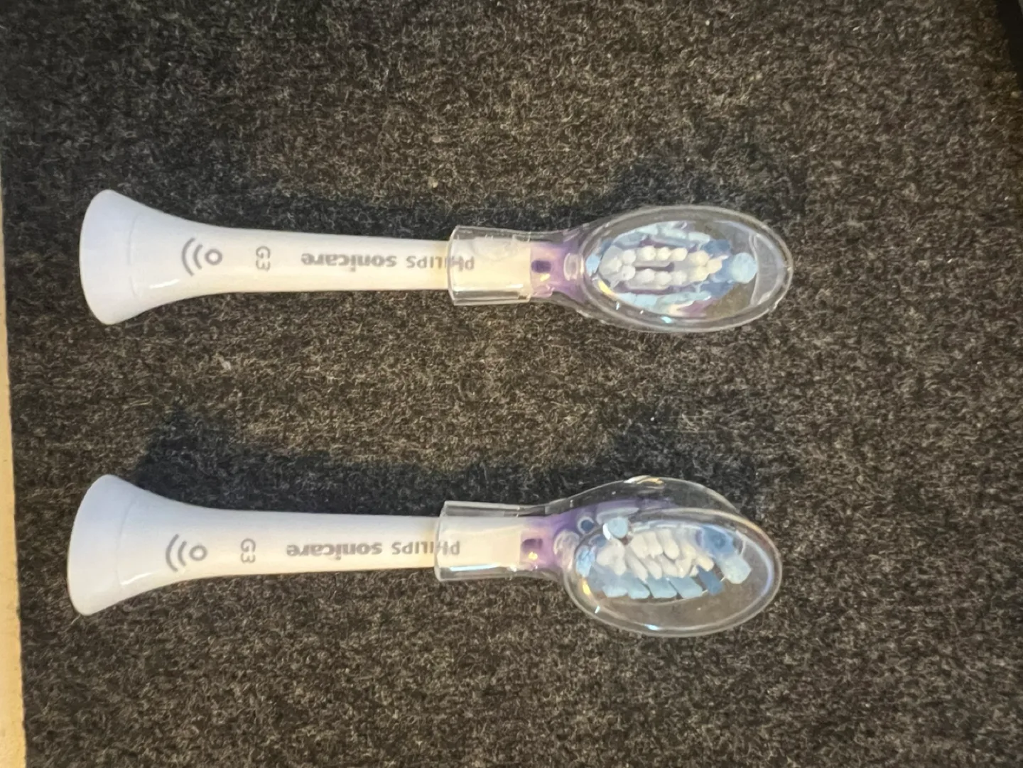 2 unused Phillips sonicare G3 replacement heads