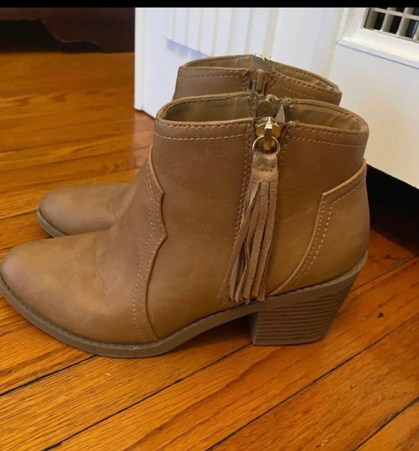 Brown boots size 5 1/2 (Final Price) image indicator(3)