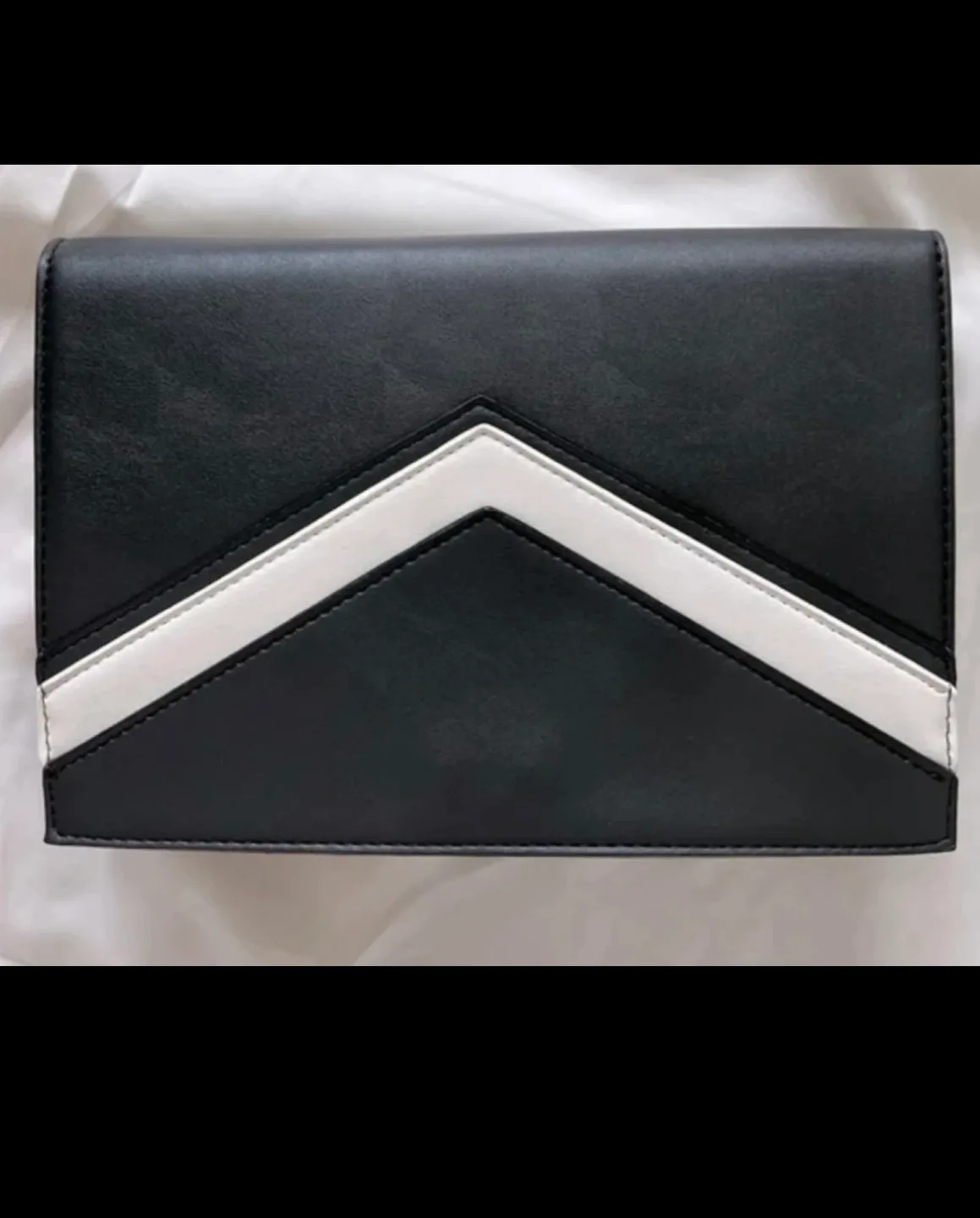 Black and White crossbody purse (Final Price) image indicator(3)