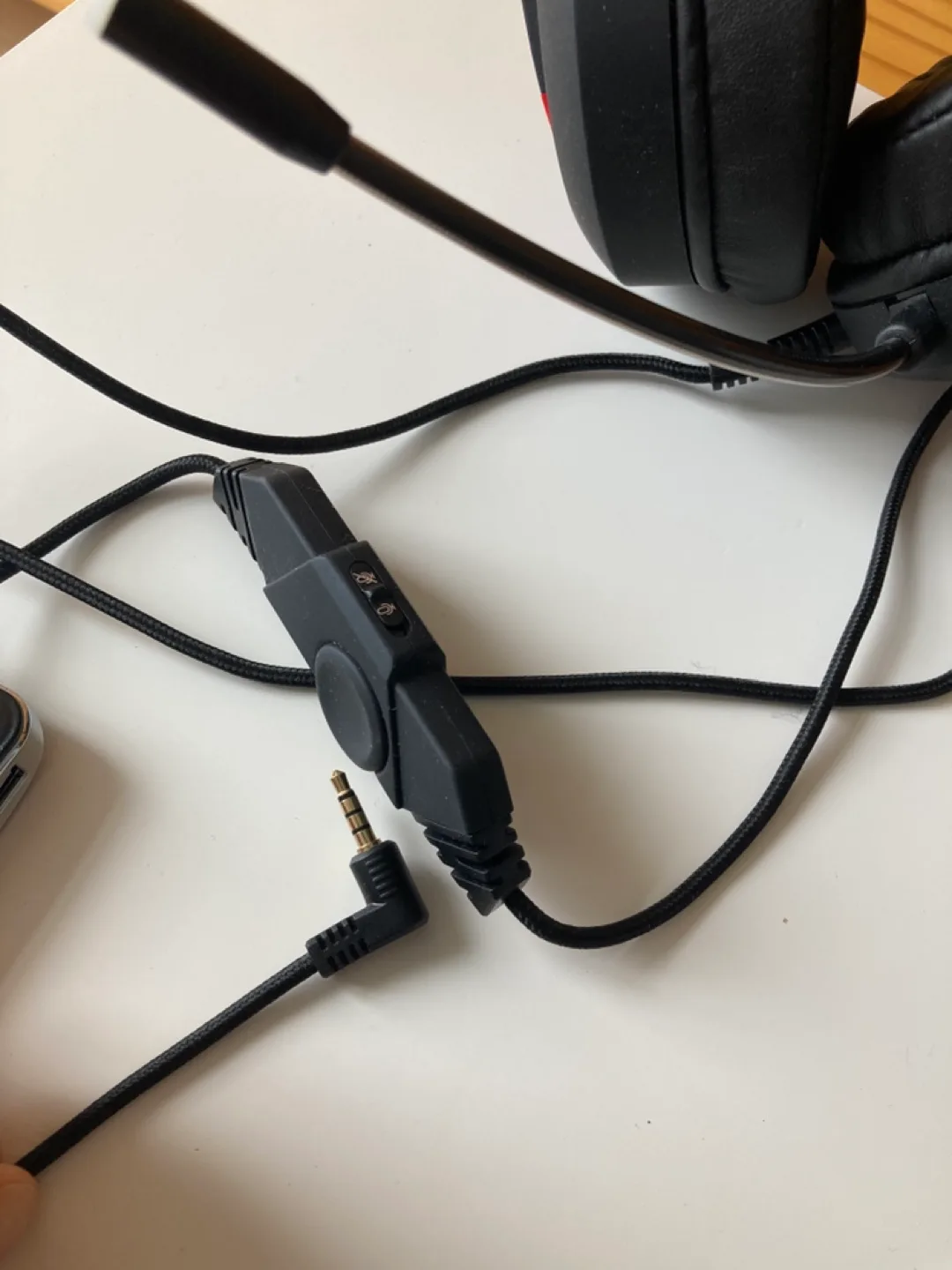 Gaming Headset with Mic image indicator(3)