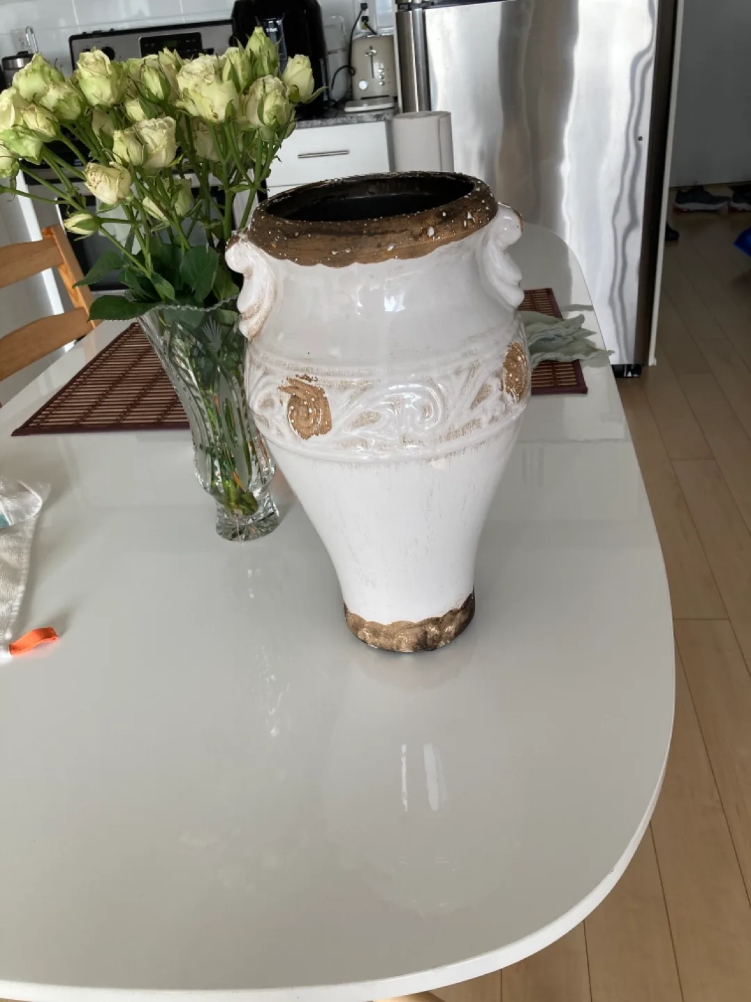 White Ceramic Vase image indicator(5)